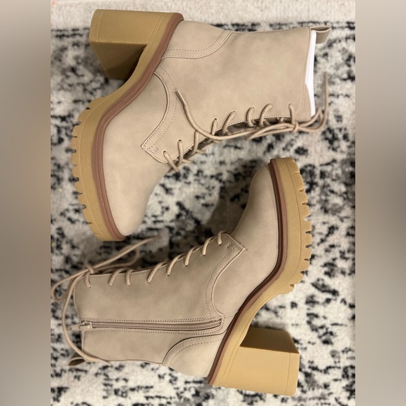 Dolce Vita Platform Boots NWT - Picture 2 of 6